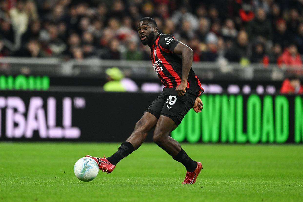 扫地出门！AC米兰批准，4500万废柴转投英超！追逐西甲银靴